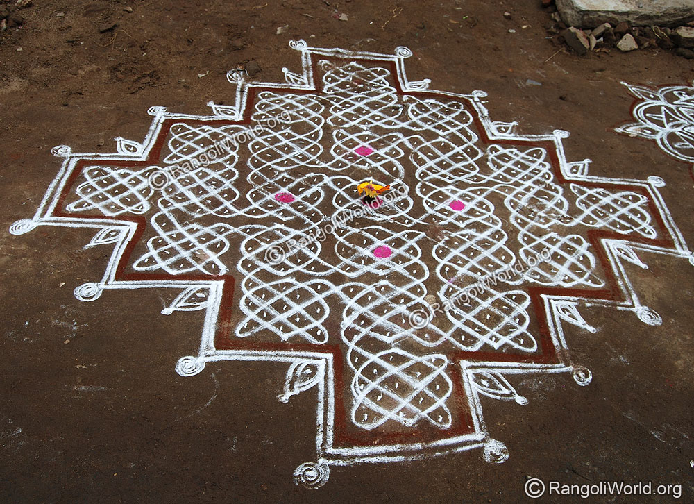 Kolam withdot